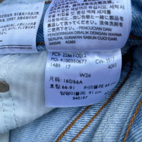 Women’s Levi’s Denim Shorts - Picture 5 of 5